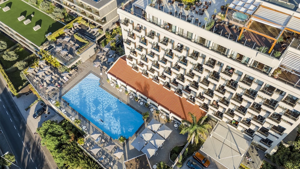 Tui Blue Gardens - Adults Only - Savoy Signature — Hotel building in Funchal, Madeira