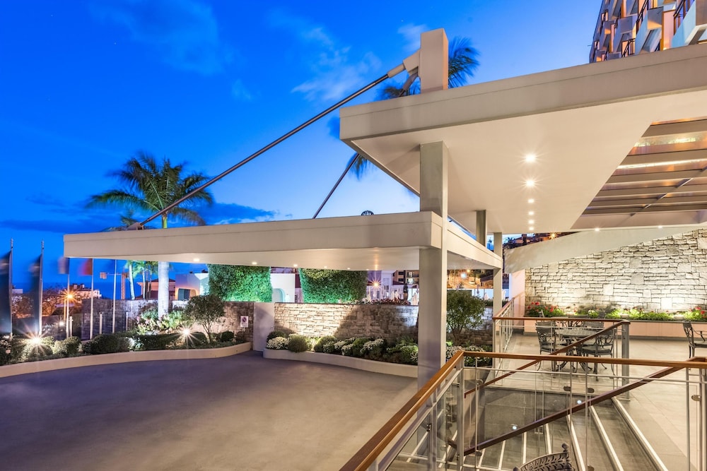 Tui Blue Gardens - Adults Only - Savoy Signature — Hotel building in Funchal, Madeira