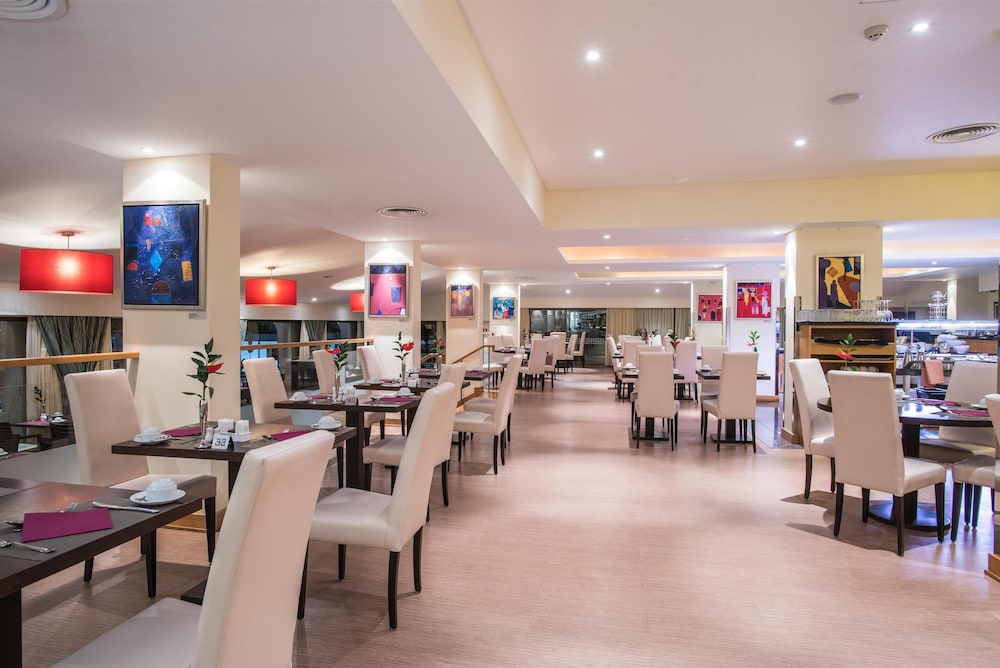 Tui Blue Gardens - Adults Only - Savoy Signature — Restaurant & bars in Funchal, Madeira
