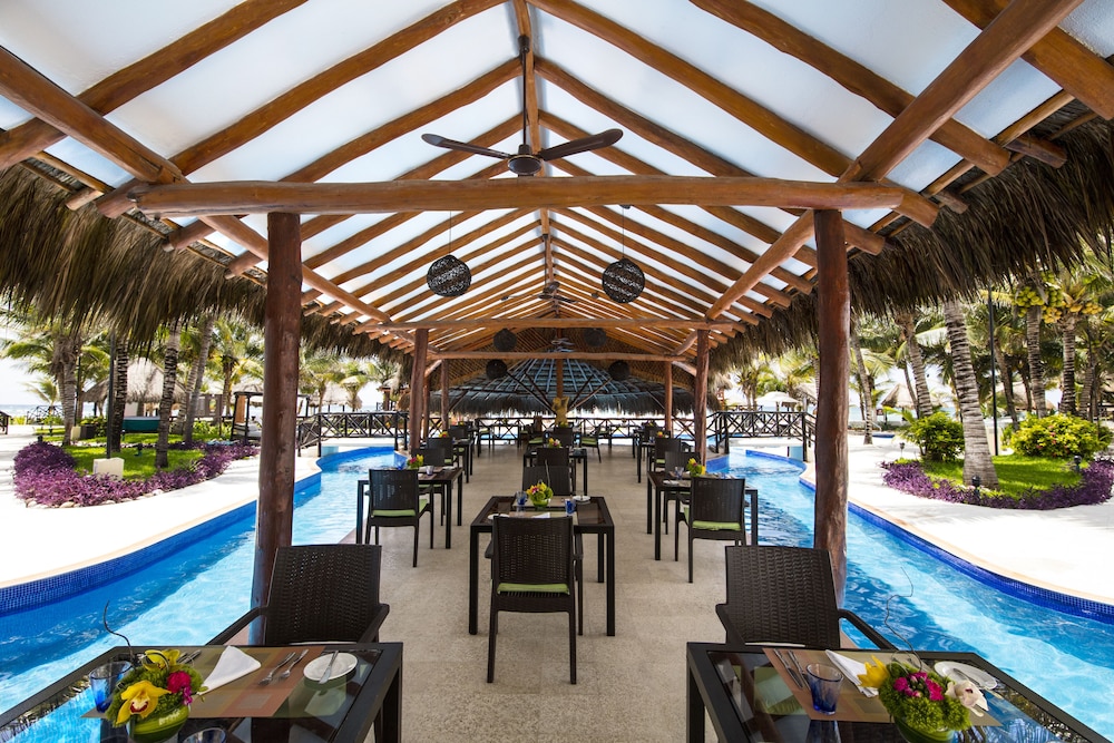 Hidden Beach Resort Au Naturel Adults Only, All & More Inclusive - All inclusive — Restaurant & bars in Xetna, Quintana Roo
