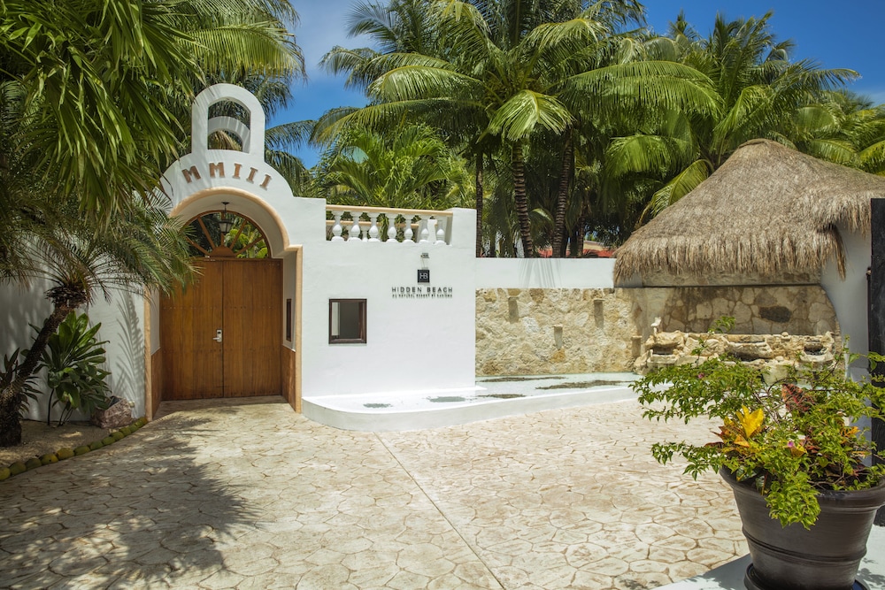 Hidden Beach Resort Au Naturel Adults Only, All & More Inclusive - All inclusive — Hotel building in Xetna, Quintana Roo