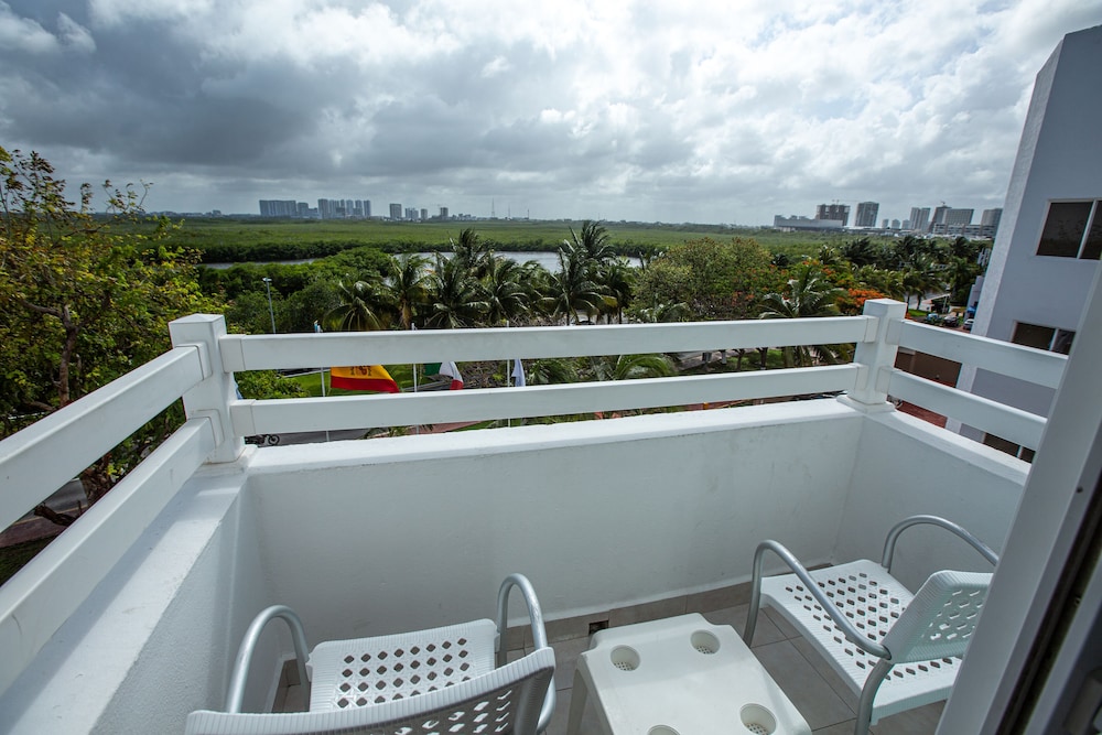 Ocean View Cancun Arenas — Hotel rooms in Cancun, Quintana Roo