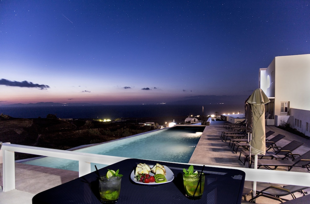 Aplai Dome — Swimming pool in Oia, South Aegean