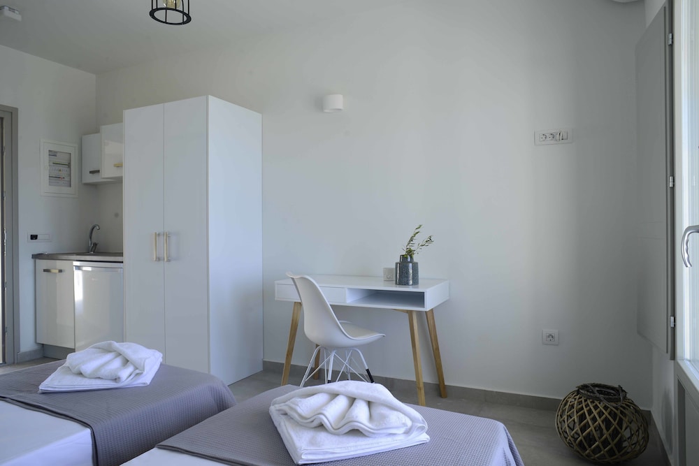 Aplai Dome — Hotel rooms in Oia, South Aegean