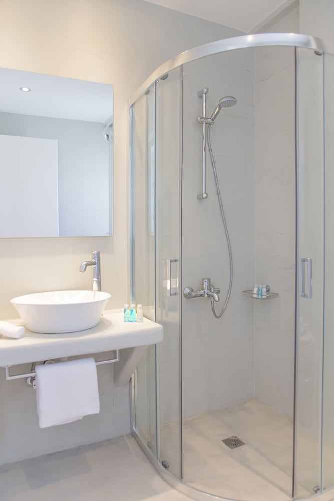 Aplai Dome — Hotel rooms in Oia, South Aegean