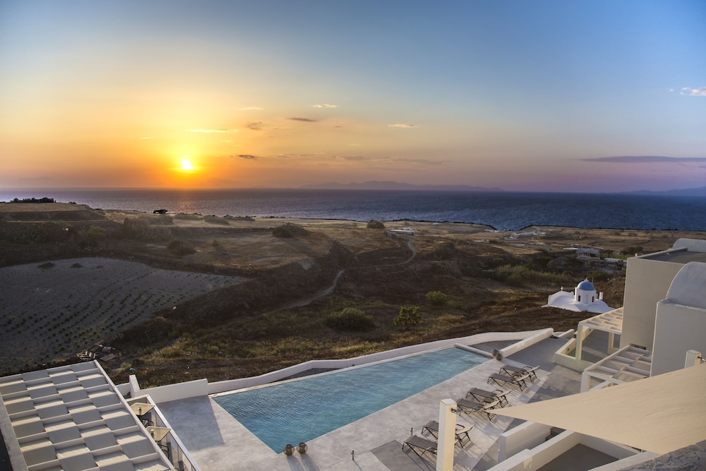 Aplai Dome — Swimming pool in Oia, South Aegean