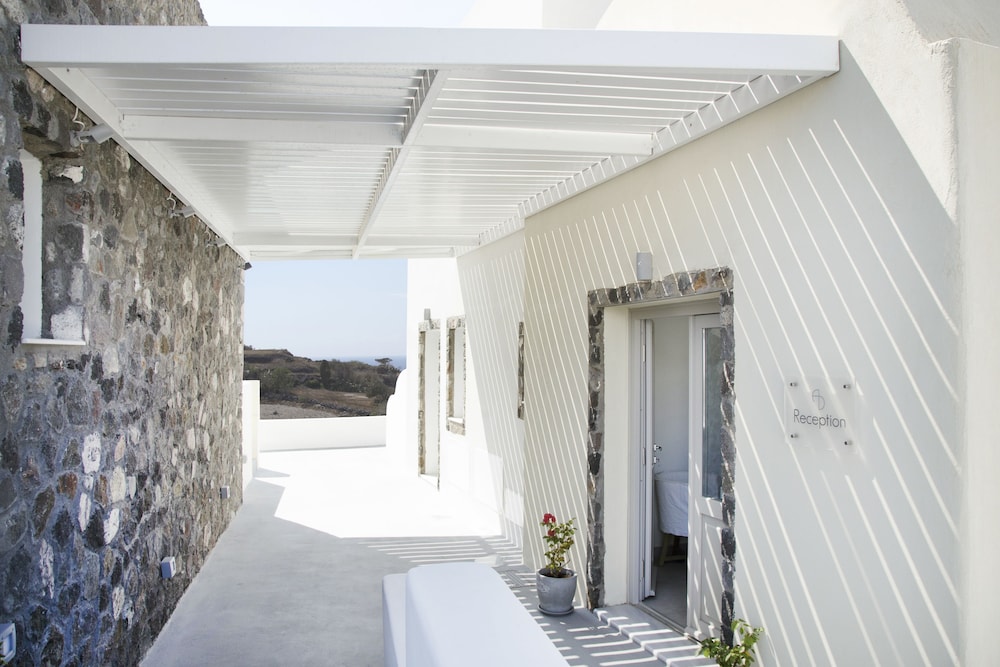 Aplai Dome — Hotel building in Oia, South Aegean