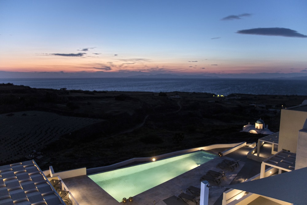 Aplai Dome — Swimming pool in Oia, South Aegean