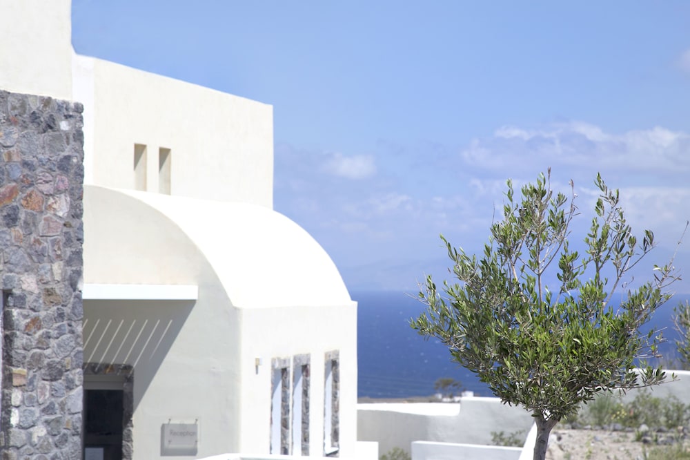 Aplai Dome — Hotel building in Oia, South Aegean