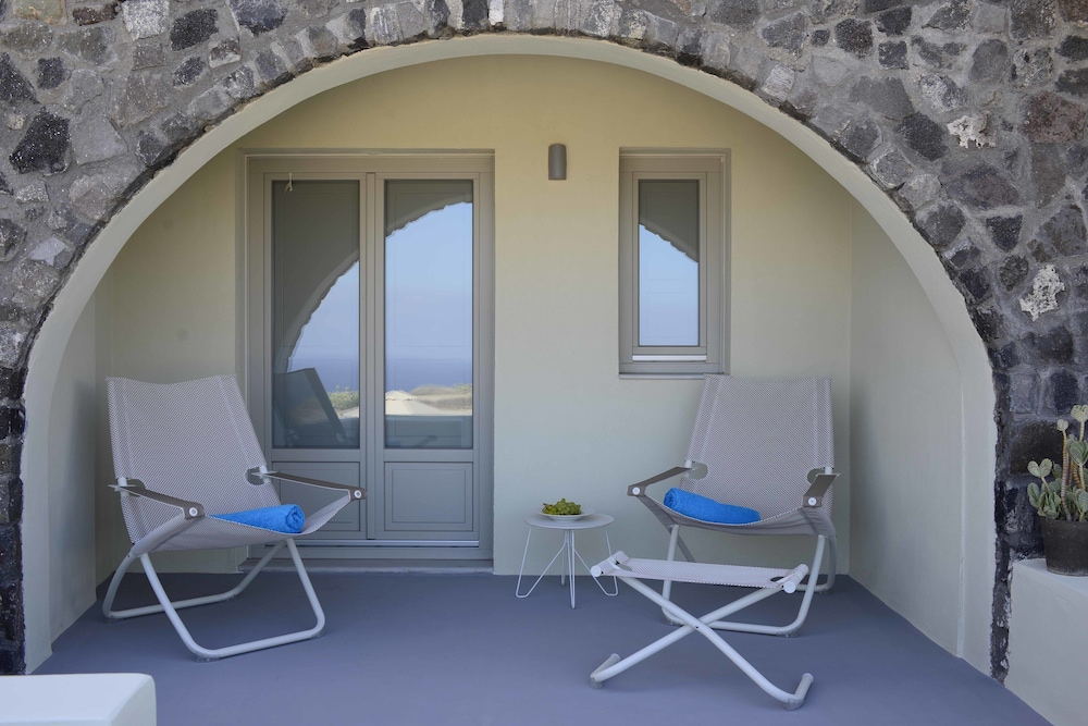 Aplai Dome — Hotel building in Oia, South Aegean