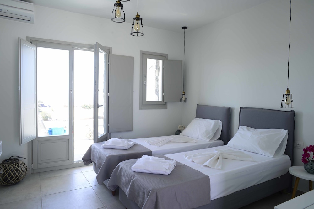 Aplai Dome — Hotel rooms in Oia, South Aegean
