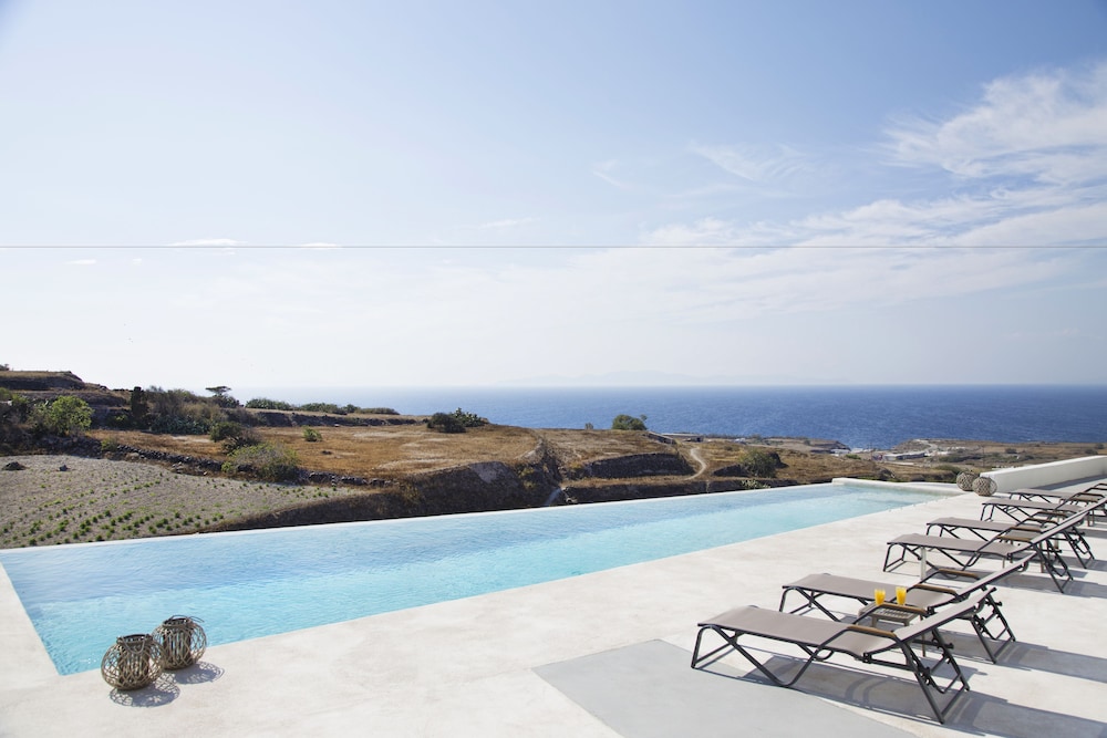 Aplai Dome — Swimming pool in Oia, South Aegean