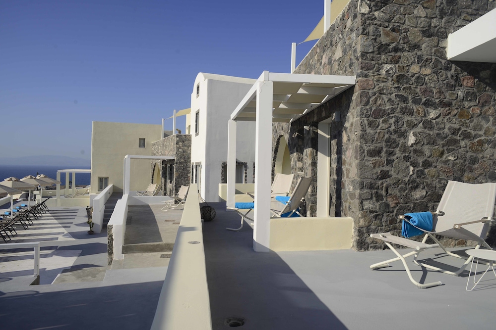 Aplai Dome — Hotel building in Oia, South Aegean
