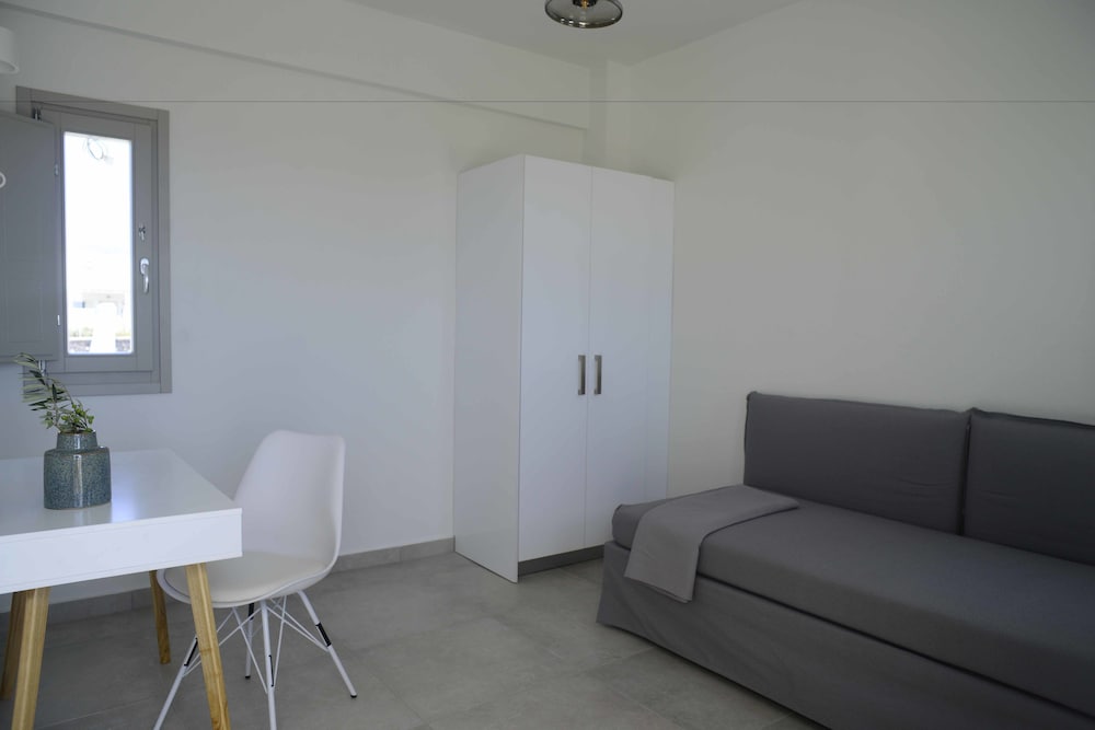Aplai Dome — Hotel rooms in Oia, South Aegean