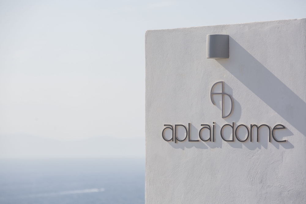 Aplai Dome — Hotel building in Oia, South Aegean