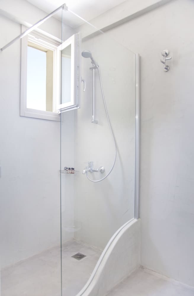 Aplai Dome — Hotel rooms in Oia, South Aegean