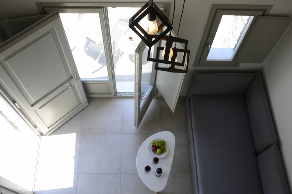 Aplai Dome — Hotel rooms in Oia, South Aegean