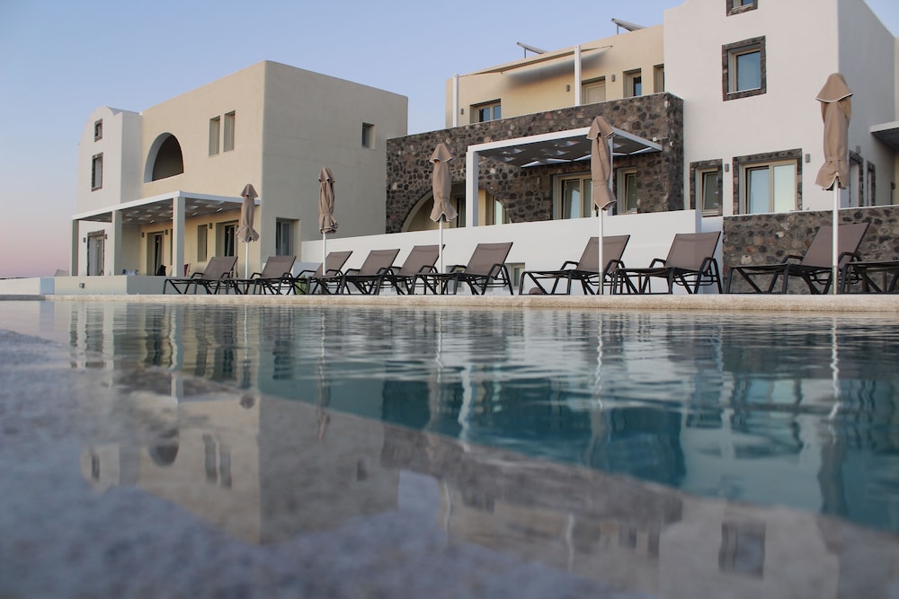 Aplai Dome — Swimming pool in Oia, South Aegean