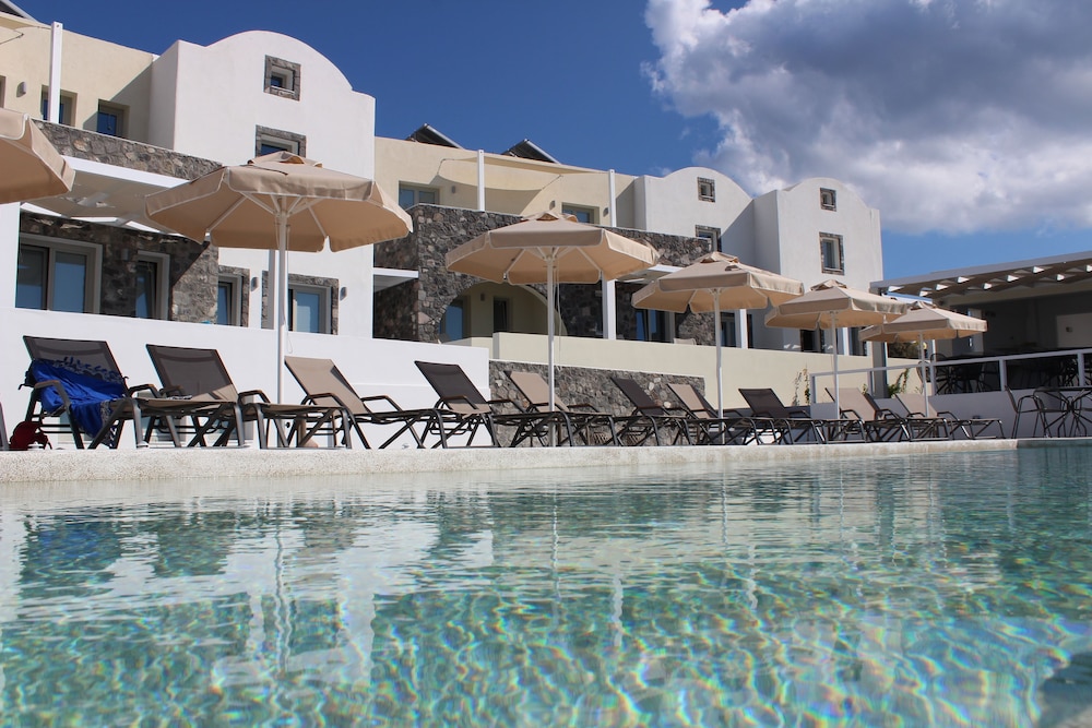 Aplai Dome — Swimming pool in Oia, South Aegean