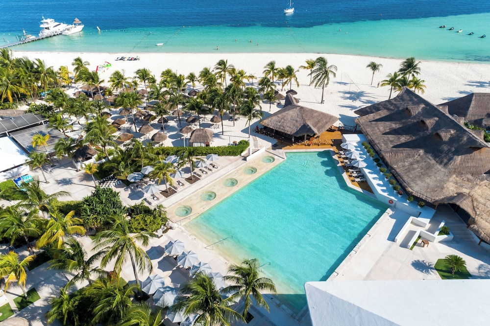 InterContinental Presidente Cancun Resort by IHG — Swimming pool in Cancun, Quintana Roo