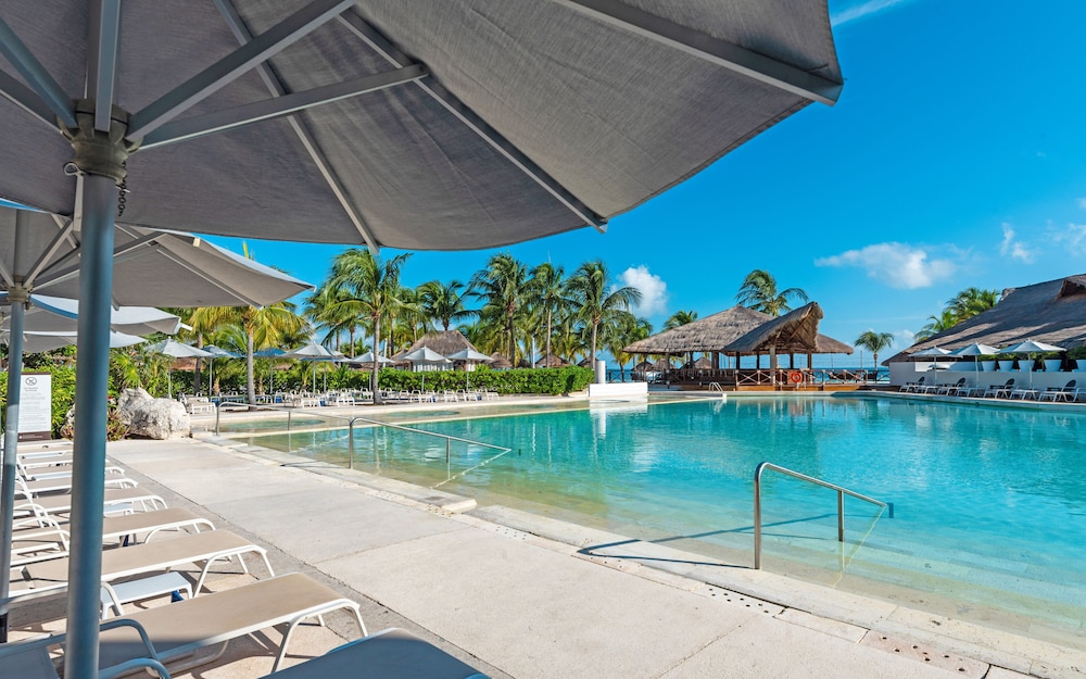 InterContinental Presidente Cancun Resort by IHG — Swimming pool in Cancun, Quintana Roo