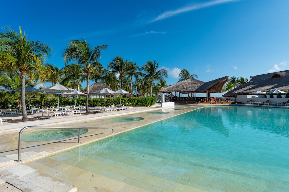 InterContinental Presidente Cancun Resort by IHG — Swimming pool in Cancun, Quintana Roo