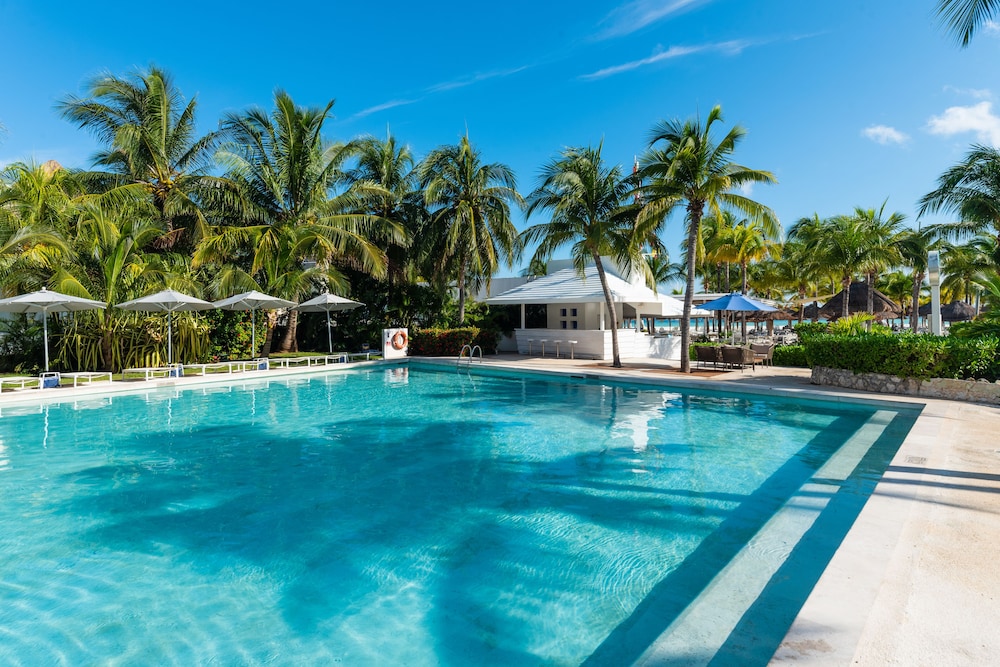 InterContinental Presidente Cancun Resort by IHG — Swimming pool in Cancun, Quintana Roo