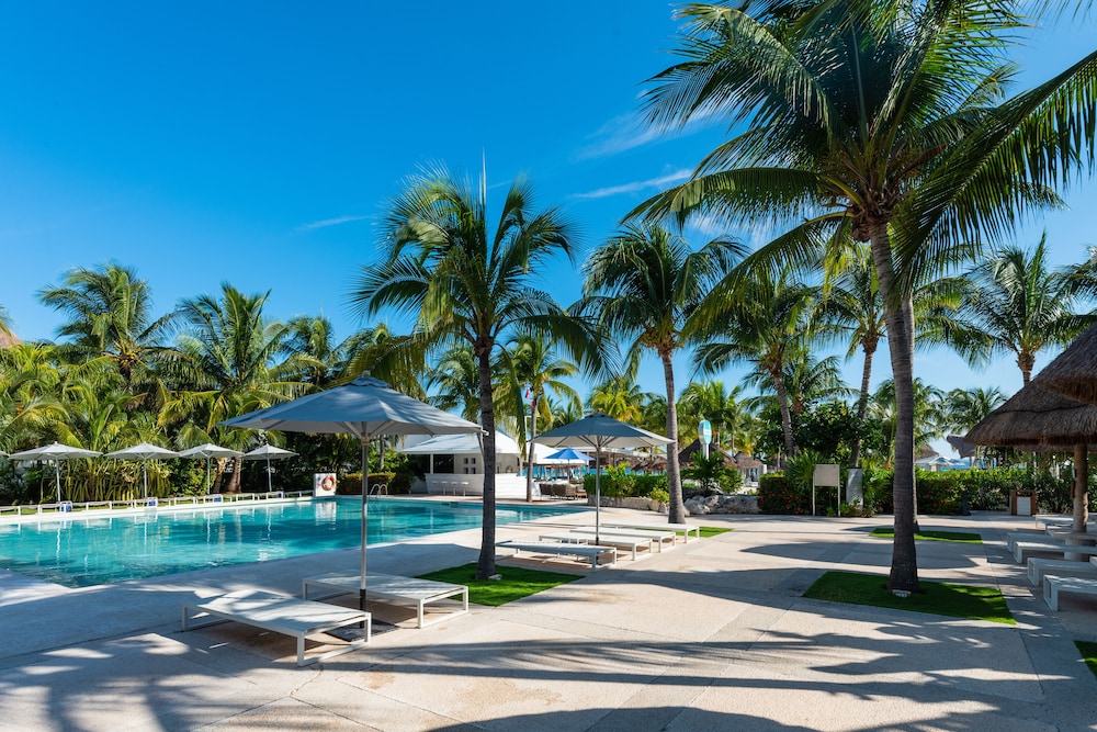 InterContinental Presidente Cancun Resort by IHG — Swimming pool in Cancun, Quintana Roo