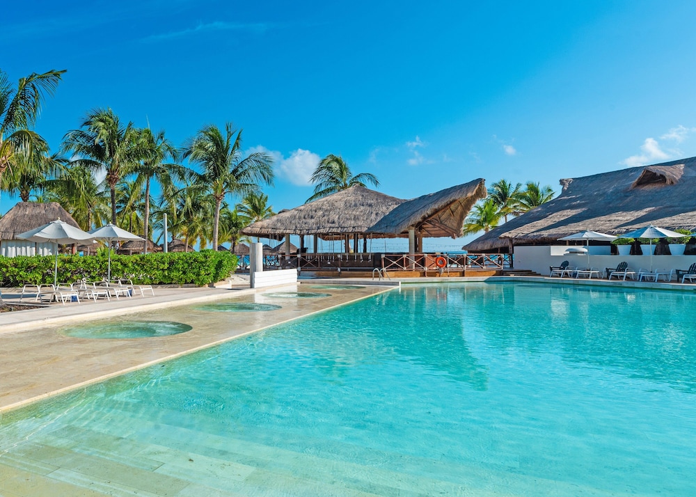 InterContinental Presidente Cancun Resort by IHG — Swimming pool in Cancun, Quintana Roo