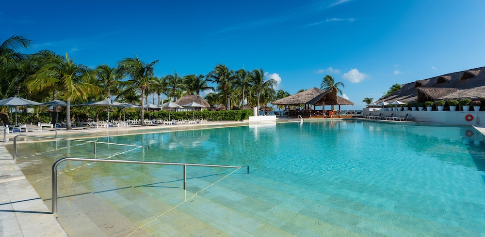 InterContinental Presidente Cancun Resort by IHG — Swimming pool in Cancun, Quintana Roo