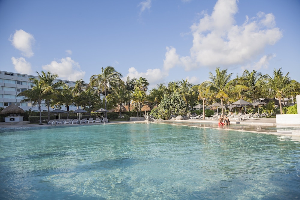 InterContinental Presidente Cancun Resort by IHG — Swimming pool in Cancun, Quintana Roo