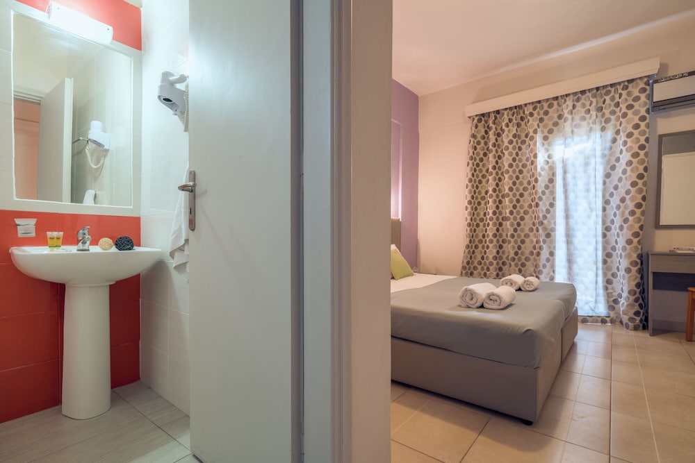 Elena Studios — Hotel rooms in Kalamaki (Zakynthos), Ionian Islands