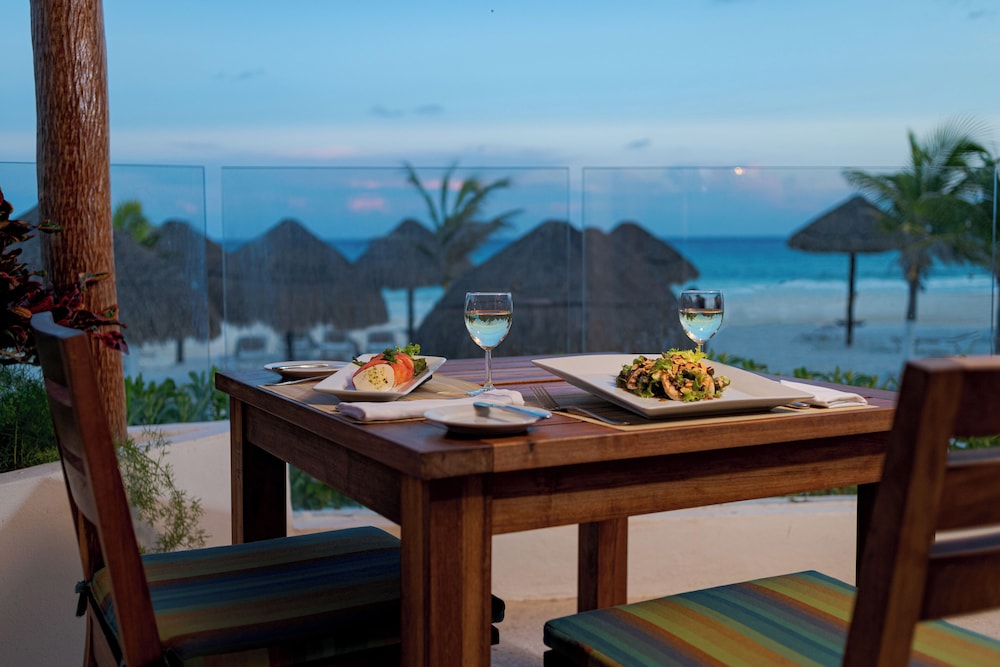 Krystal Cancun — Restaurant & bars in Cancun, Quintana Roo