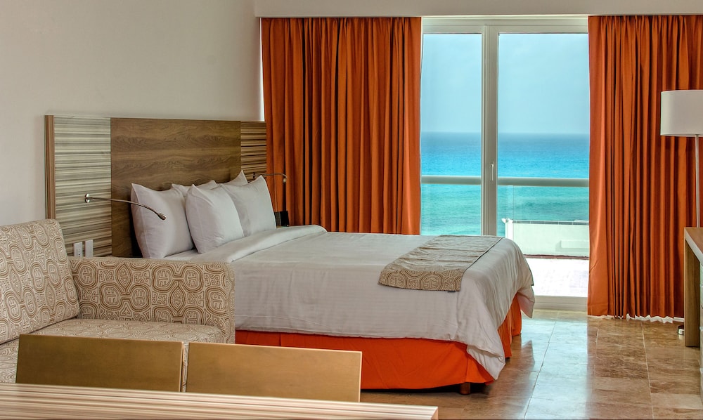 Krystal Cancun — Hotel rooms in Cancun, Quintana Roo