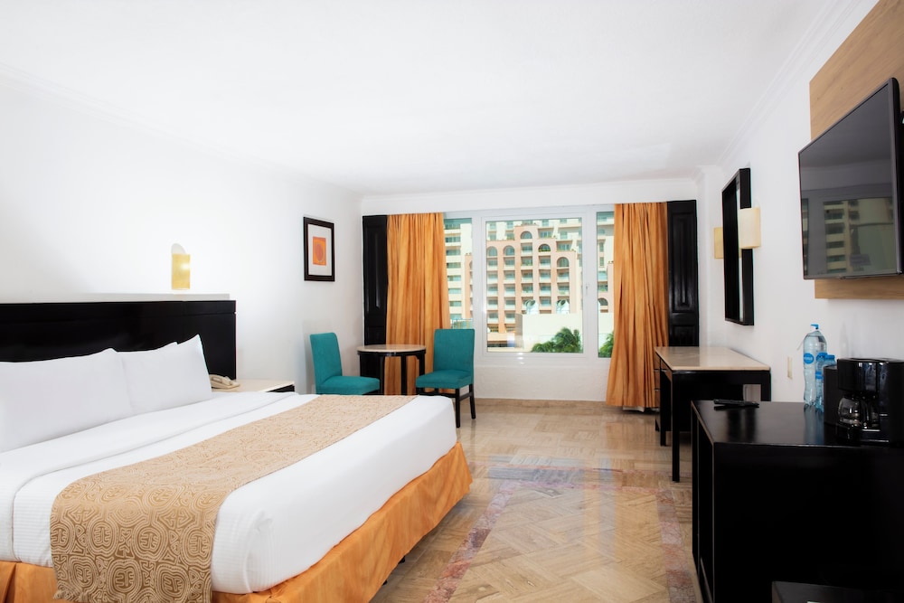 Krystal Cancun — Hotel rooms in Cancun, Quintana Roo