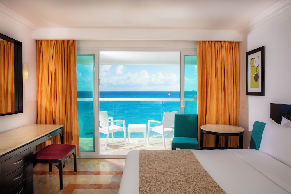 Krystal Cancun — Hotel rooms in Cancun, Quintana Roo