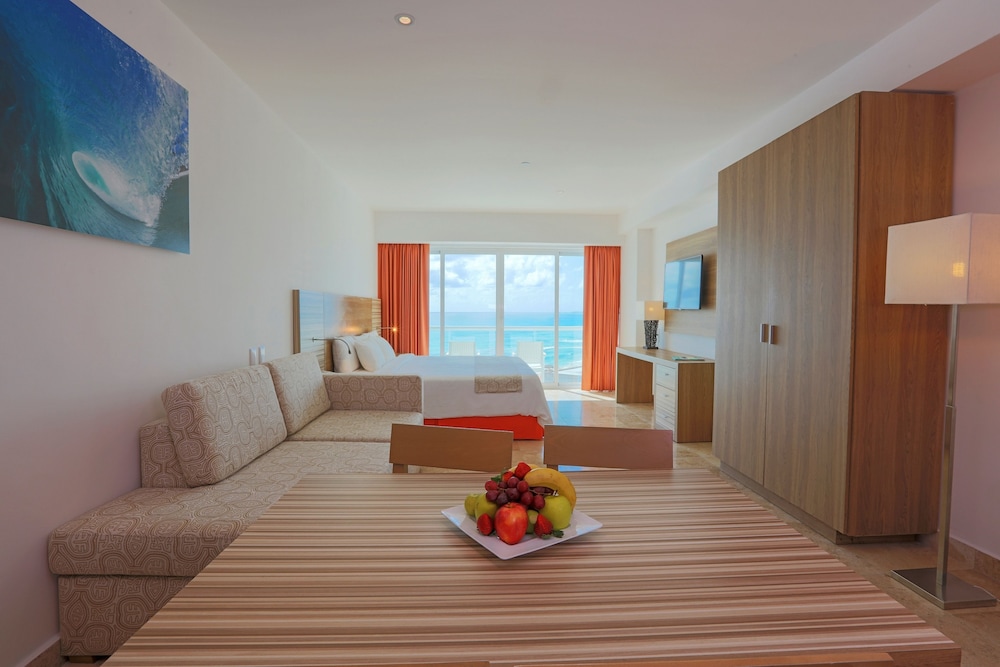 Krystal Cancun — Hotel rooms in Cancun, Quintana Roo