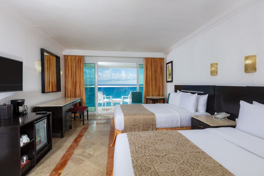 Krystal Cancun — Hotel rooms in Cancun, Quintana Roo