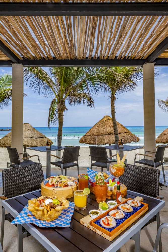 Krystal Cancun — Restaurant & bars in Cancun, Quintana Roo