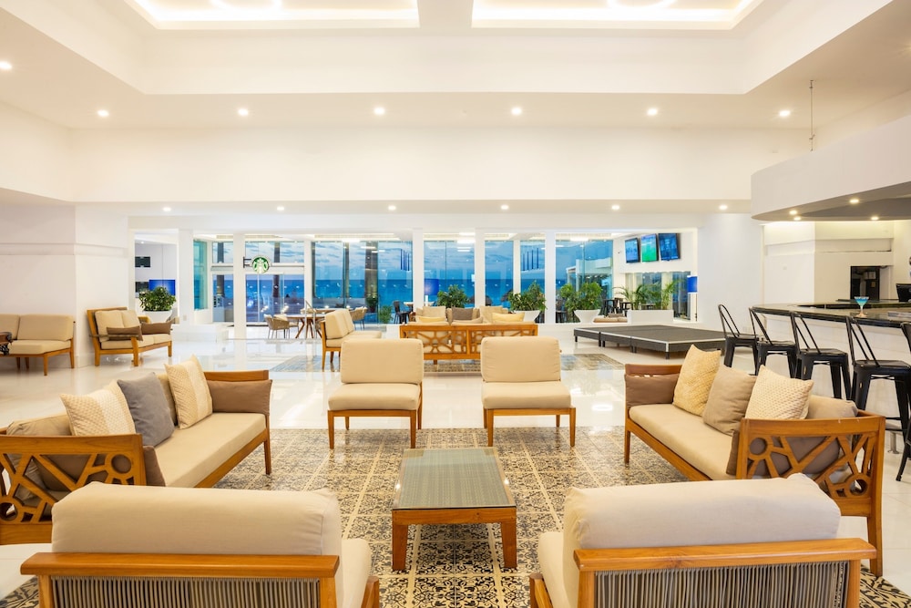 Krystal Cancun — Restaurant & bars in Cancun, Quintana Roo