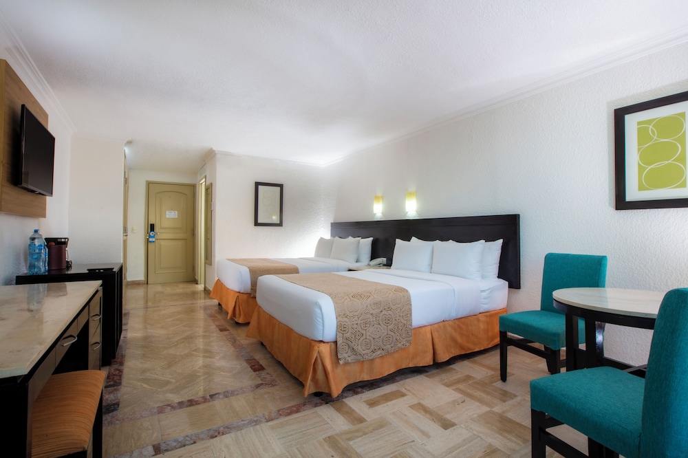 Krystal Cancun — Hotel rooms in Cancun, Quintana Roo