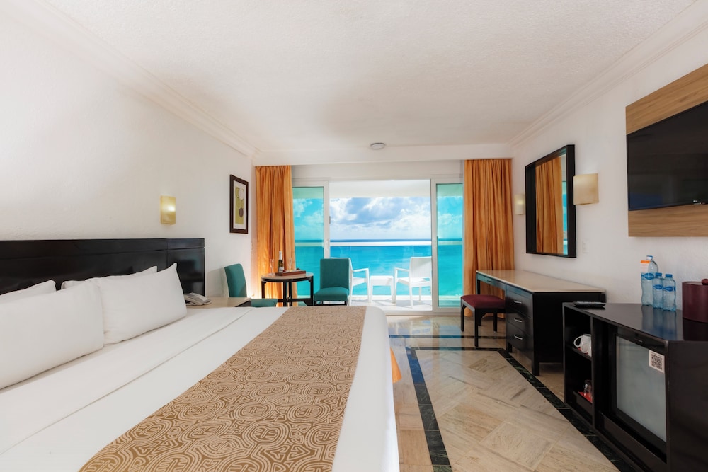 Krystal Cancun — Hotel rooms in Cancun, Quintana Roo