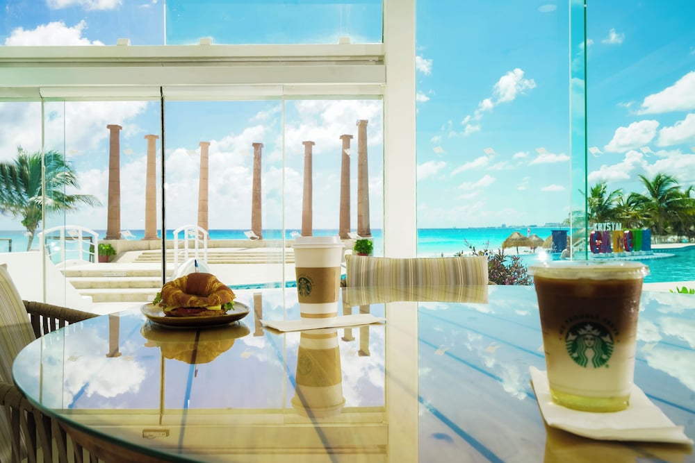Krystal Cancun — Restaurant & bars in Cancun, Quintana Roo
