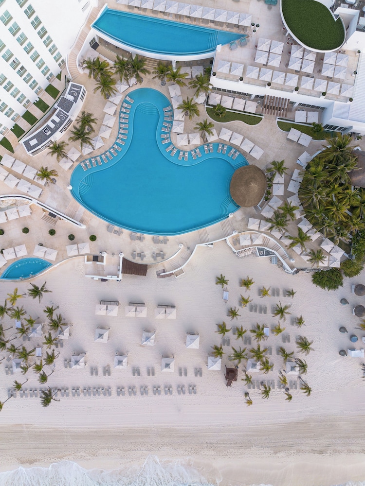 Le Blanc Spa Resort Cancun - Adults Only - All-Inclusive — Swimming pool in Cancun, Quintana Roo