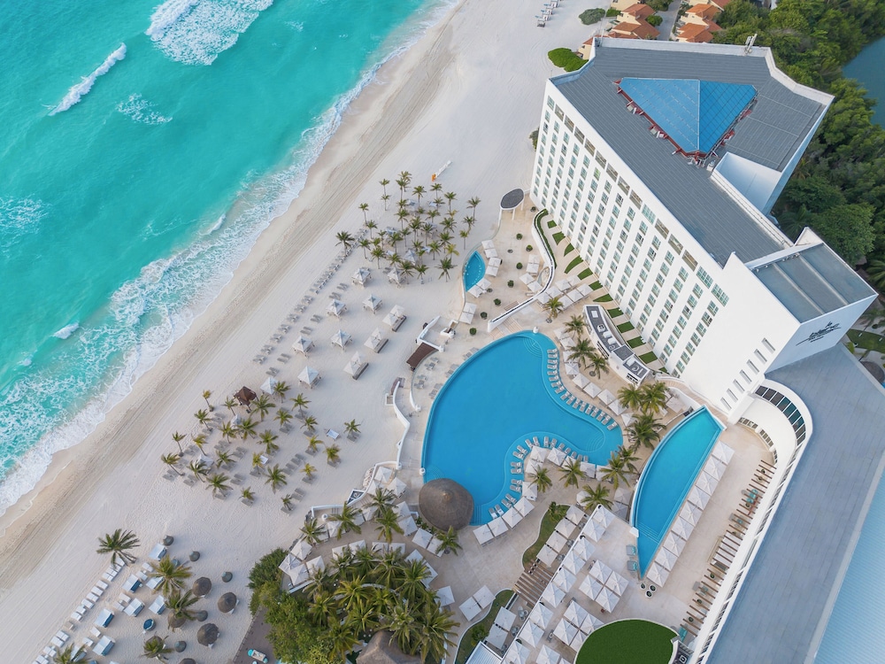 Le Blanc Spa Resort Cancun - Adults Only - All-Inclusive — Swimming pool in Cancun, Quintana Roo