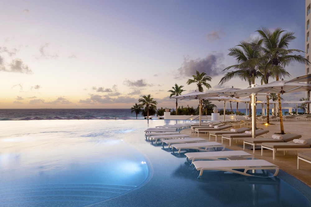 Le Blanc Spa Resort Cancun - Adults Only - All-Inclusive — Swimming pool in Cancun, Quintana Roo