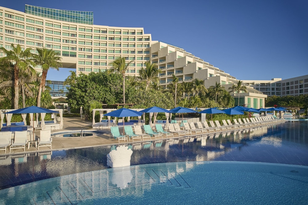 Live Aqua Cancun - Adults Only - All-Inclusive — Swimming pool in Cancun, Quintana Roo