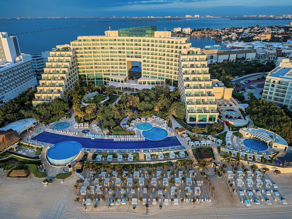 Live Aqua Cancun - Adults Only - All-Inclusive — Hotel building in Cancun, Quintana Roo