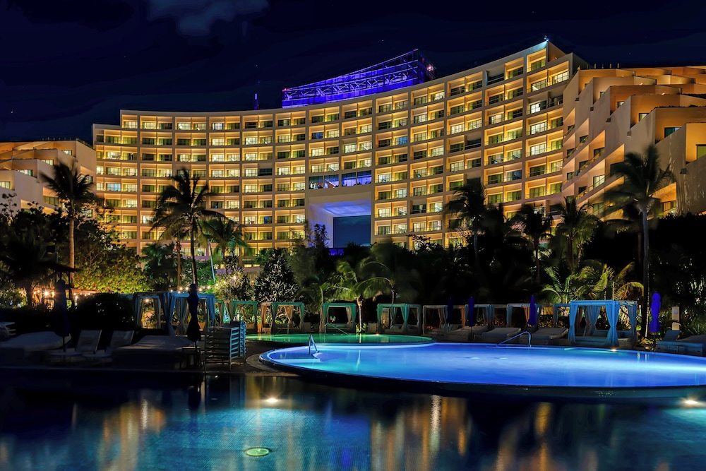 Live Aqua Cancun - Adults Only - All-Inclusive — Hotel building in Cancun, Quintana Roo