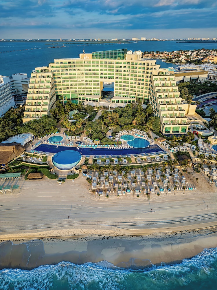 Live Aqua Cancun - Adults Only - All-Inclusive — Hotel building in Cancun, Quintana Roo